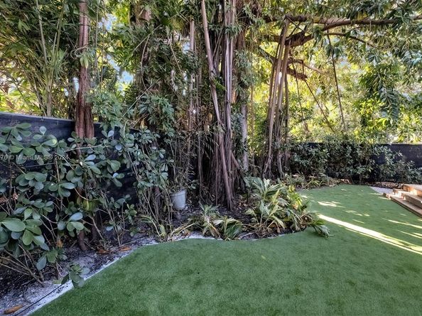 354 NW 43rd St, Miami FL 33127