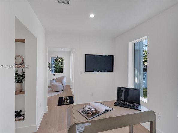 354 NW 43rd St, Miami FL 33127
