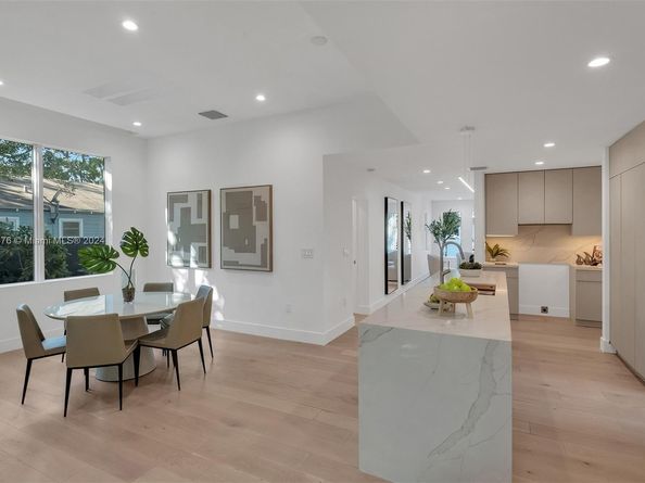 354 NW 43rd St, Miami FL 33127