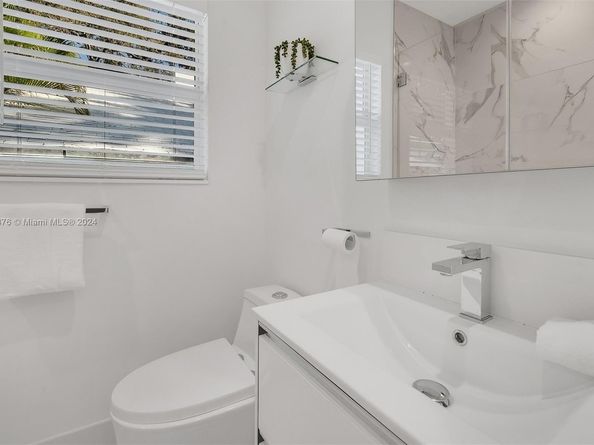 354 NW 43rd St, Miami FL 33127