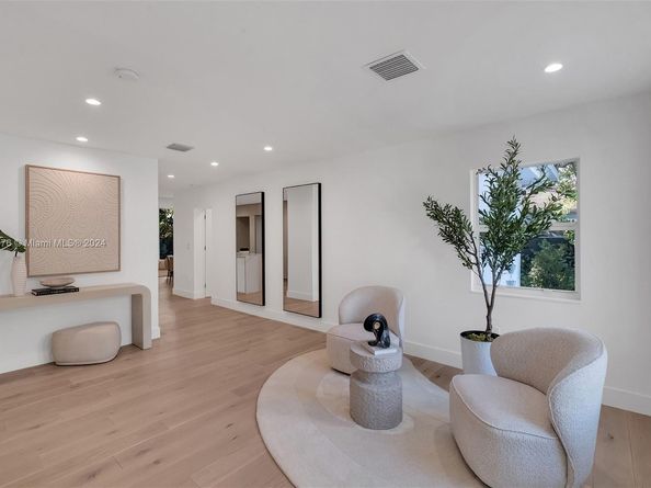 354 NW 43rd St, Miami FL 33127