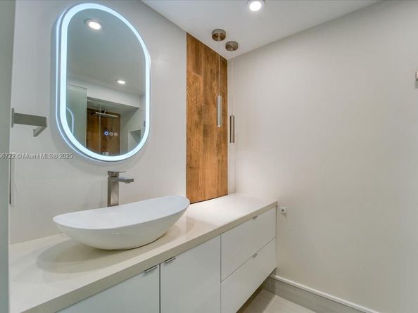 700 Coral Way 2, Coral Gables FL 33134