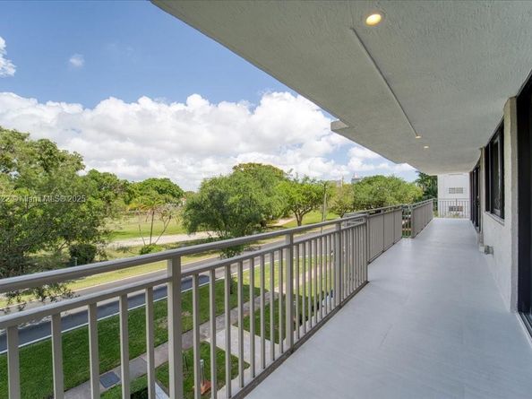 700 Coral Way 2, Coral Gables FL 33134