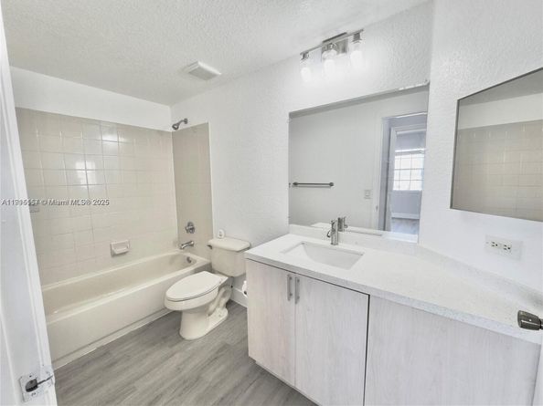 704 Belmont Ln 704, North Lauderdale FL 33068