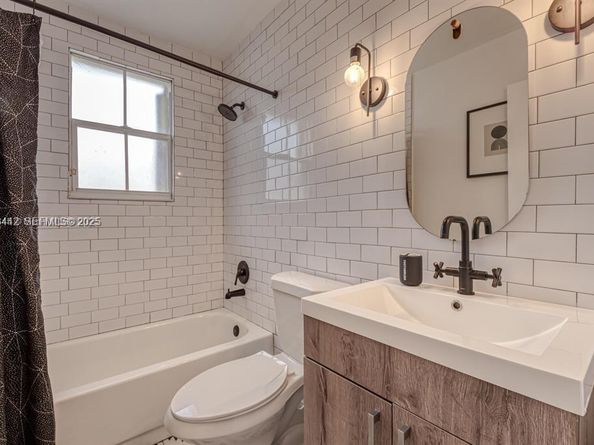 3080 Carysfort Ln, Margate FL 33063