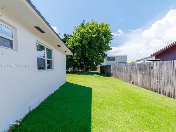 1366 NW 75th St, Miami FL 33147