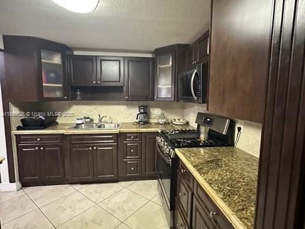 17901 NW 68th Ave R101, Hialeah FL 33015