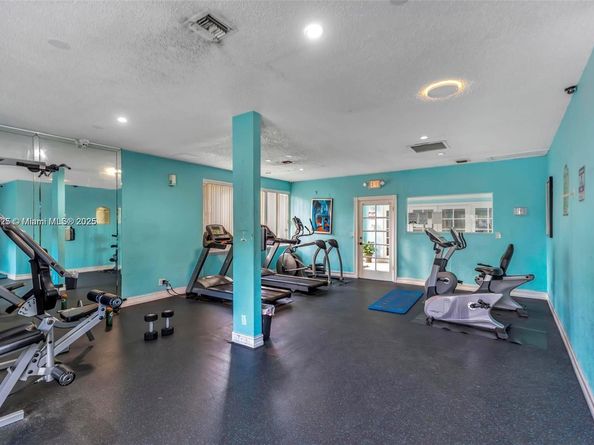 17901 NW 68th Ave R101, Hialeah FL 33015