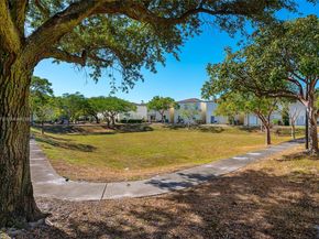 961 SW 15th St, Deerfield Beach FL 33441