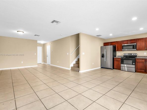 961 SW 15th St, Deerfield Beach FL 33441