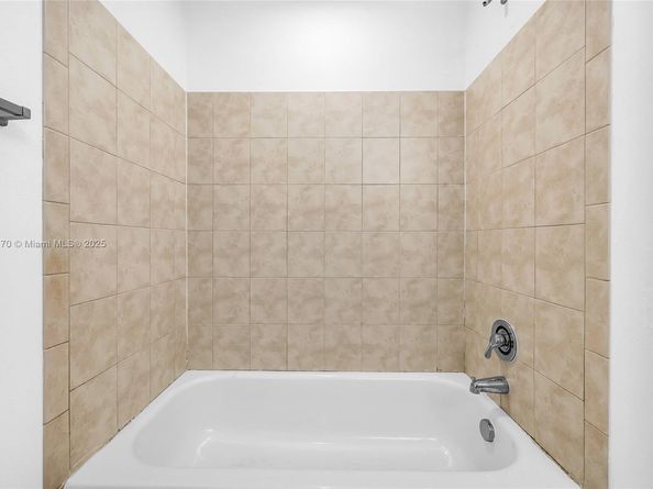 961 SW 15th St, Deerfield Beach FL 33441