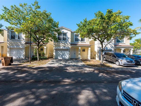 961 SW 15th St, Deerfield Beach FL 33441