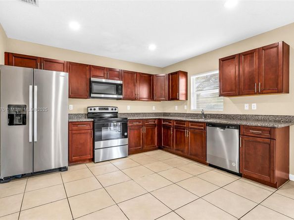 961 SW 15th St, Deerfield Beach FL 33441
