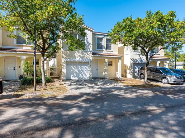 961 SW 15th St, Deerfield Beach FL 33441