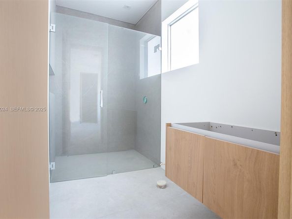 1105 SW 22nd Ter, Miami FL 33129