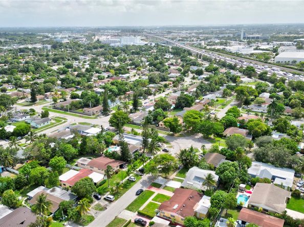 225 NE 175th St, North Miami Beach FL 33162