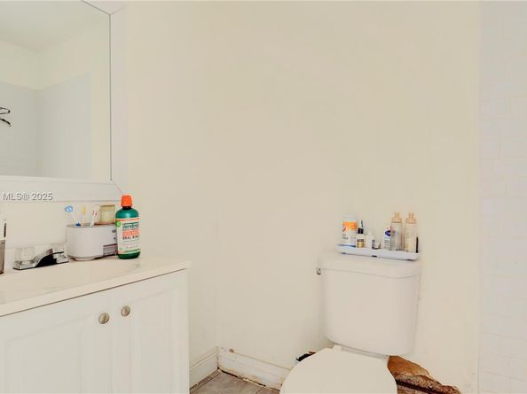 225 NE 175th St, North Miami Beach FL 33162
