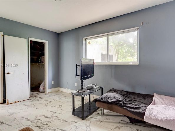 225 NE 175th St, North Miami Beach FL 33162