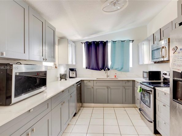 225 NE 175th St, North Miami Beach FL 33162