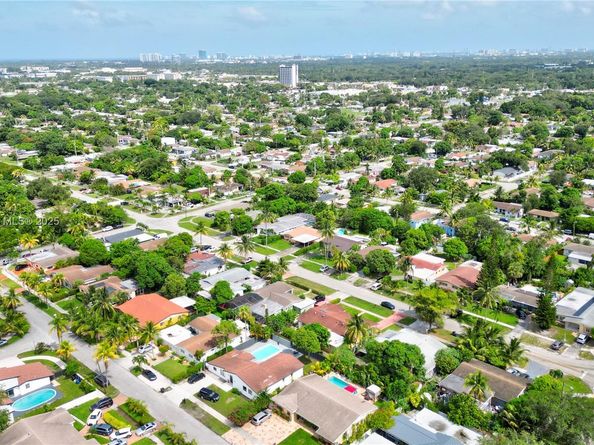 225 NE 175th St, North Miami Beach FL 33162