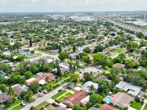 225 NE 175th St, North Miami Beach FL 33162