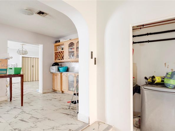 225 NE 175th St, North Miami Beach FL 33162