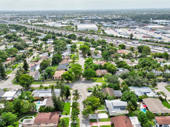225 NE 175th St, North Miami Beach FL 33162