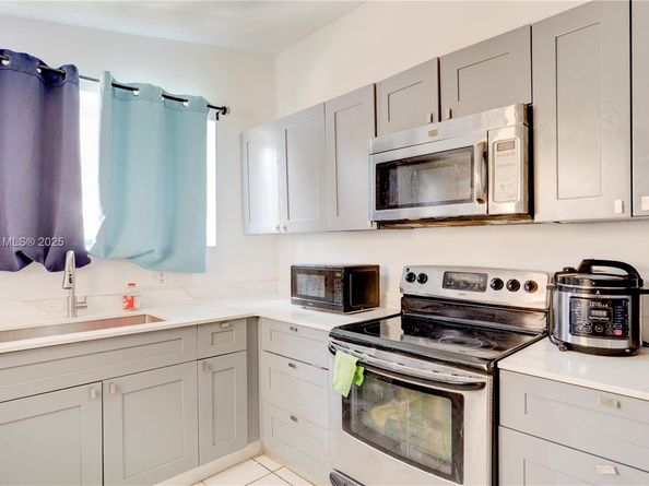 225 NE 175th St, North Miami Beach FL 33162