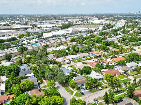 225 NE 175th St, North Miami Beach FL 33162