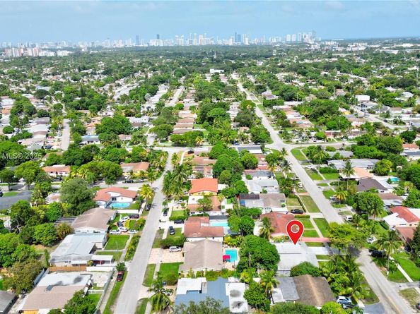225 NE 175th St, North Miami Beach FL 33162