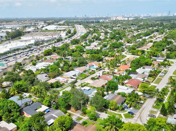 225 NE 175th St, North Miami Beach FL 33162