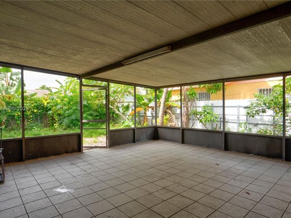 225 NE 175th St, North Miami Beach FL 33162