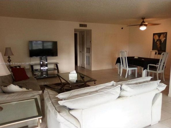 1050 North Dr B, Delray Beach FL 33445