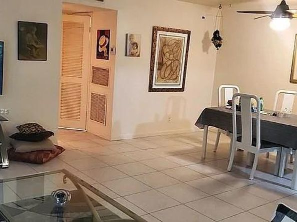 1050 North Dr B, Delray Beach FL 33445