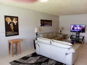 1050 North Dr B, Delray Beach FL 33445