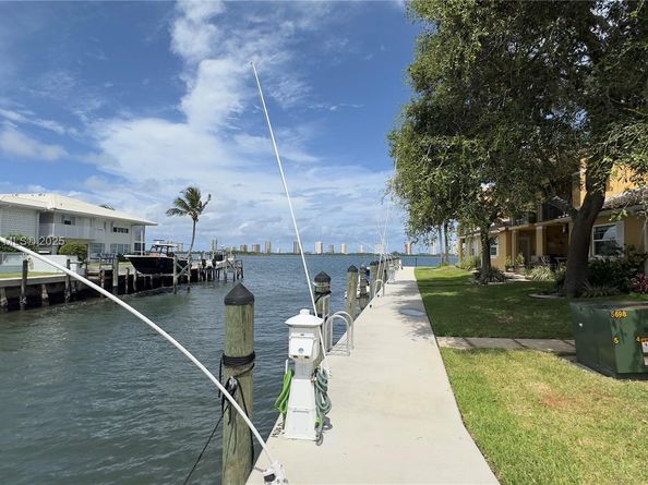 1145 Lake Shore Dr 205, Lake Park FL 33403
