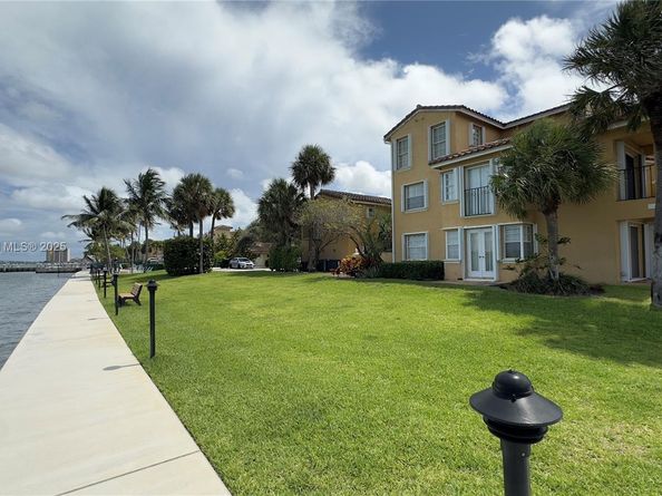 1145 Lake Shore Dr 205, Lake Park FL 33403