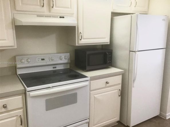 701 SW 142nd Ave 104S, Pembroke Pines FL 33027
