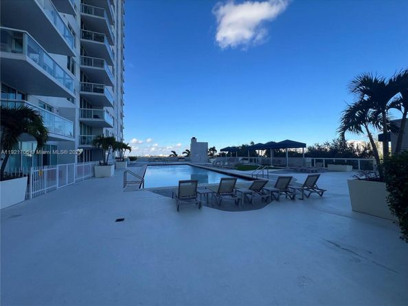 1871 NW S River Dr 1402, Miami FL 33125