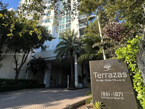 1871 NW S River Dr 1402, Miami FL 33125