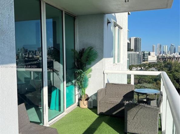 1871 NW S River Dr 1402, Miami FL 33125