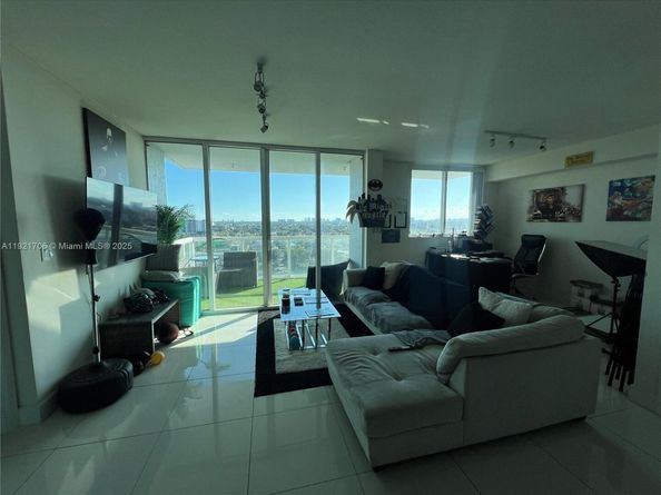 1871 NW S River Dr 1402, Miami FL 33125