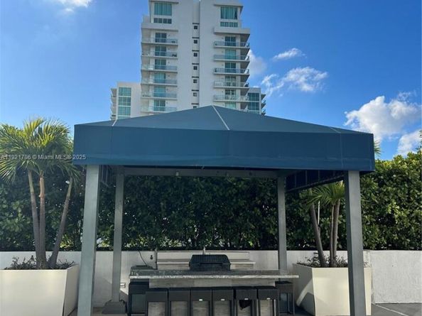 1871 NW S River Dr 1402, Miami FL 33125