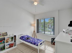16465 NE 26th Ave 18, North Miami Beach FL 33160