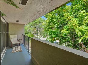 16465 NE 26th Ave 18, North Miami Beach FL 33160