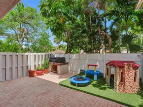 16465 NE 26th Ave 18, North Miami Beach FL 33160