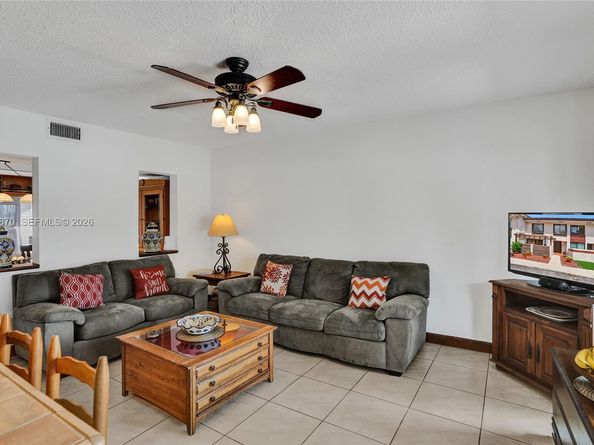 16465 NE 26th Ave 18, North Miami Beach FL 33160