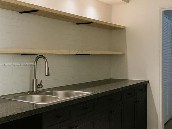 910 Bay Dr 29, Miami Beach FL 33141