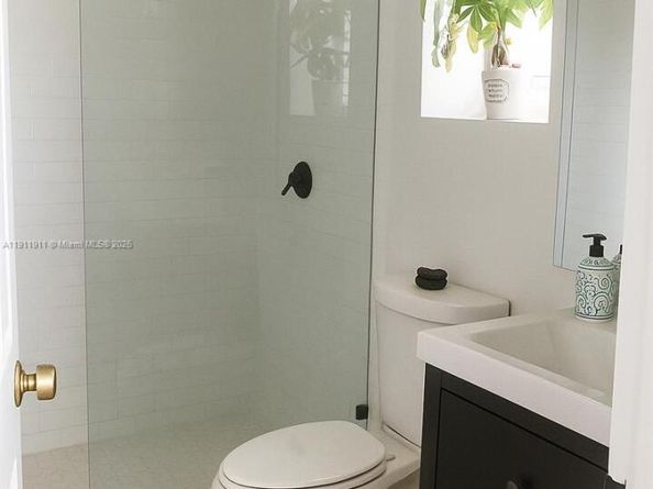 910 Bay Dr 29, Miami Beach FL 33141