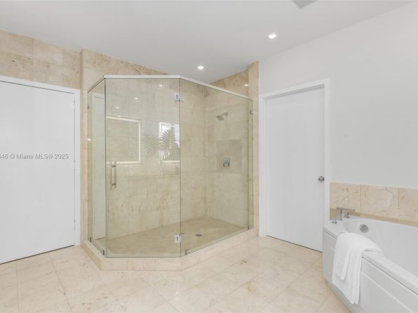 808 Brickell Key Dr 3901, Miami FL 33131